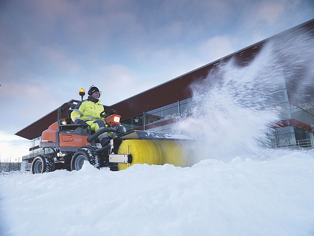 Райдер Husqvarna R 422Ts AWD